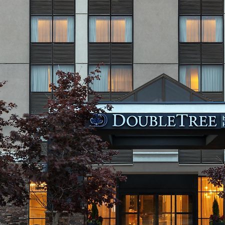 Doubletree By Hilton Kitchener Hotel Bagian luar foto