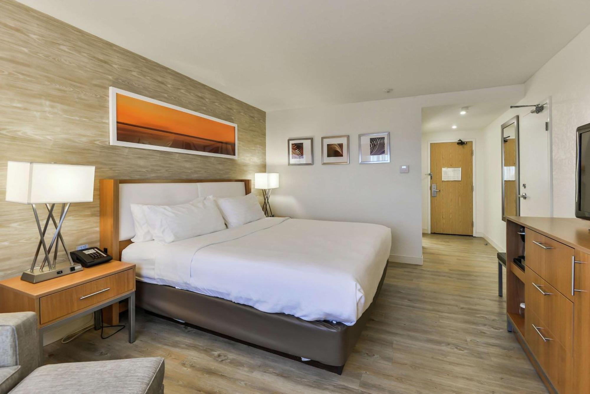 Doubletree By Hilton Kitchener Hotel Bagian luar foto