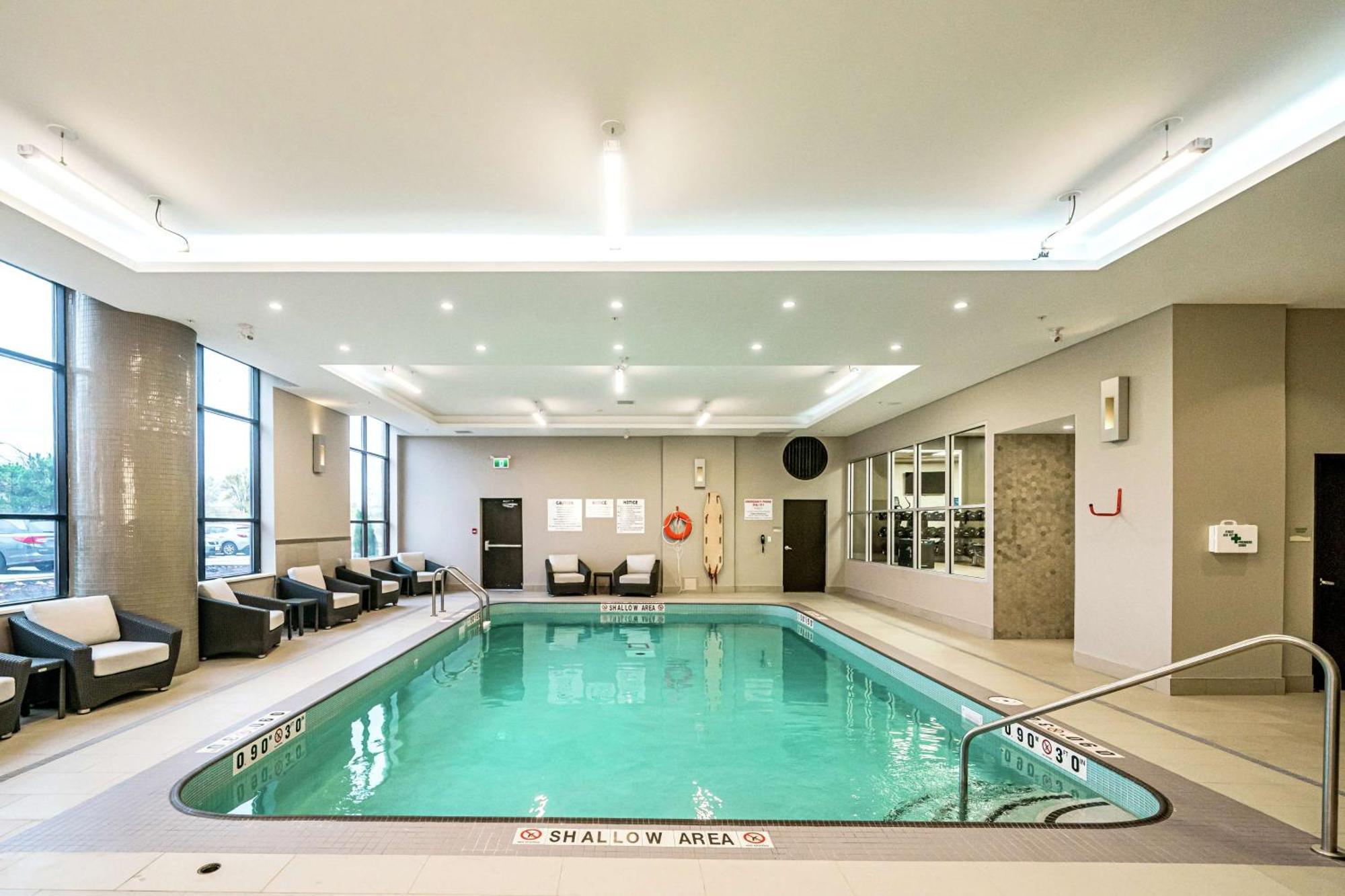 Doubletree By Hilton Kitchener Hotel Bagian luar foto