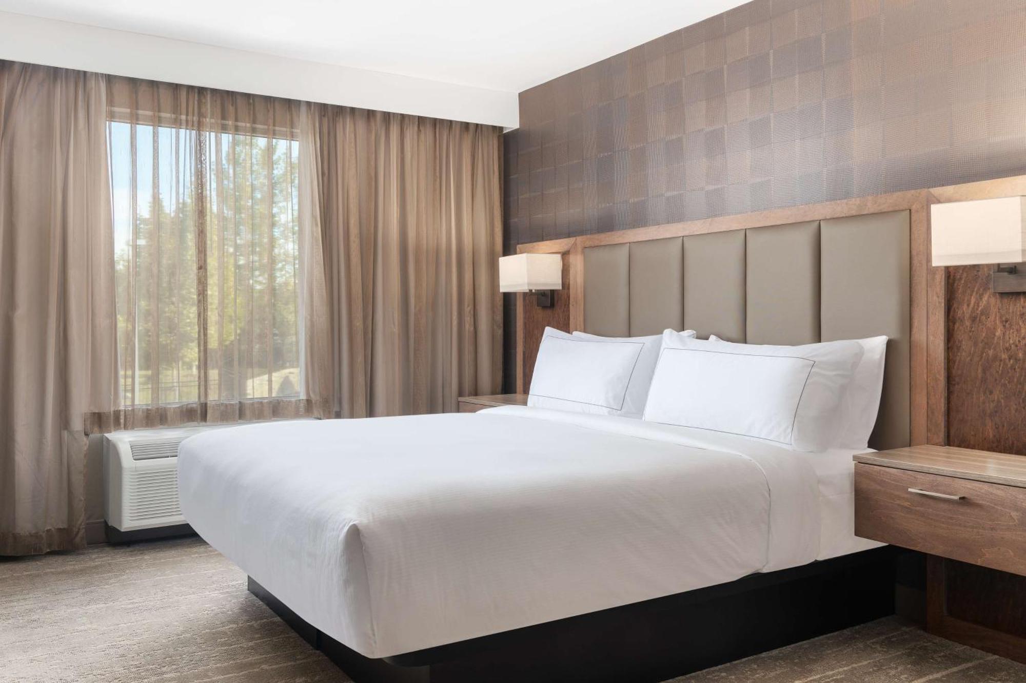 Doubletree By Hilton Kitchener Hotel Bagian luar foto