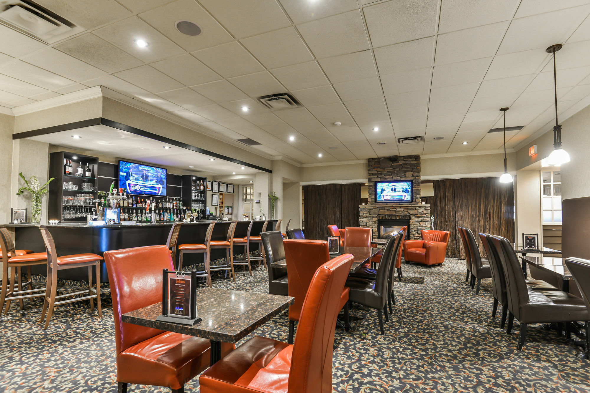 Doubletree By Hilton Kitchener Hotel Bagian luar foto